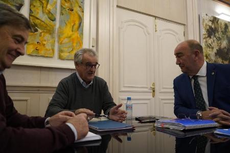 Imagen Atrás  Varios alcaldes de la provincia trasladan al presidente de la Diputación sus proyectos para 2026